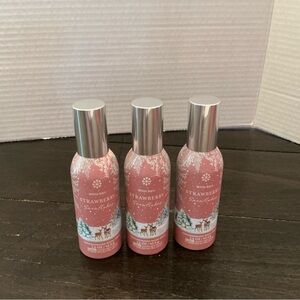 Bath & Body Works White Barn Strawberry Snowflakes Room Spray